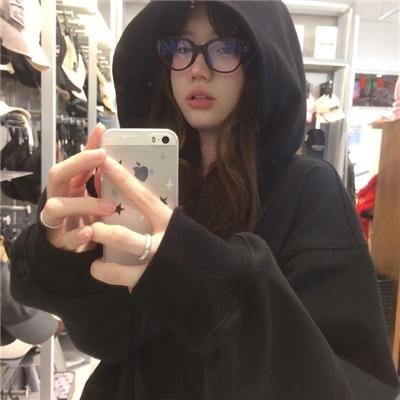 湖中女人